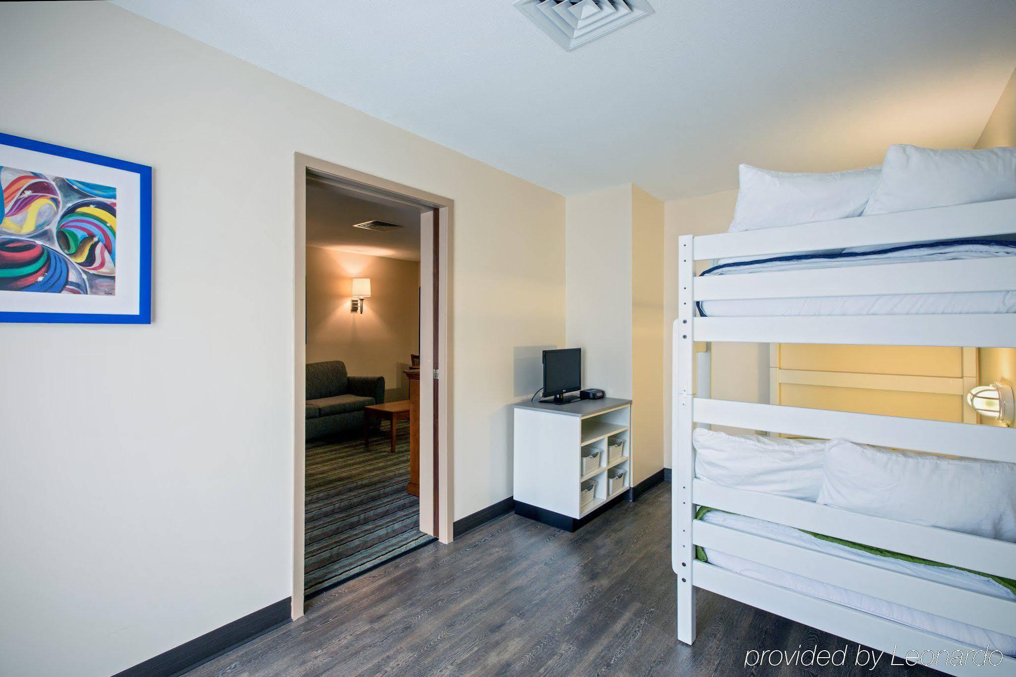 Holiday Inn Express & Suites Salamanca, An Ihg Hotel Екстер'єр фото