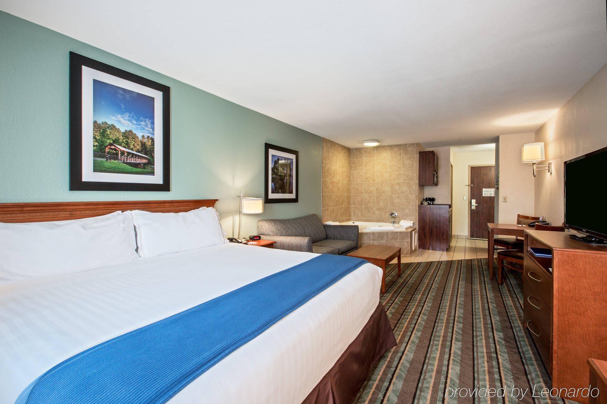 Holiday Inn Express & Suites Salamanca, An Ihg Hotel Екстер'єр фото