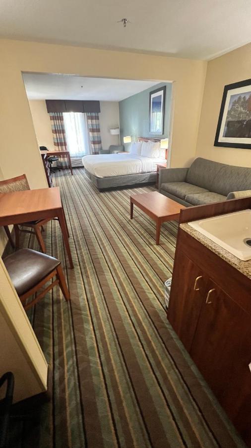 Holiday Inn Express & Suites Salamanca, An Ihg Hotel Екстер'єр фото
