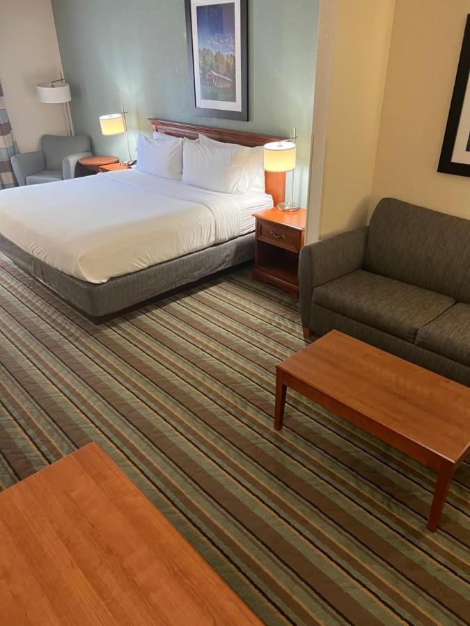 Holiday Inn Express & Suites Salamanca, An Ihg Hotel Екстер'єр фото